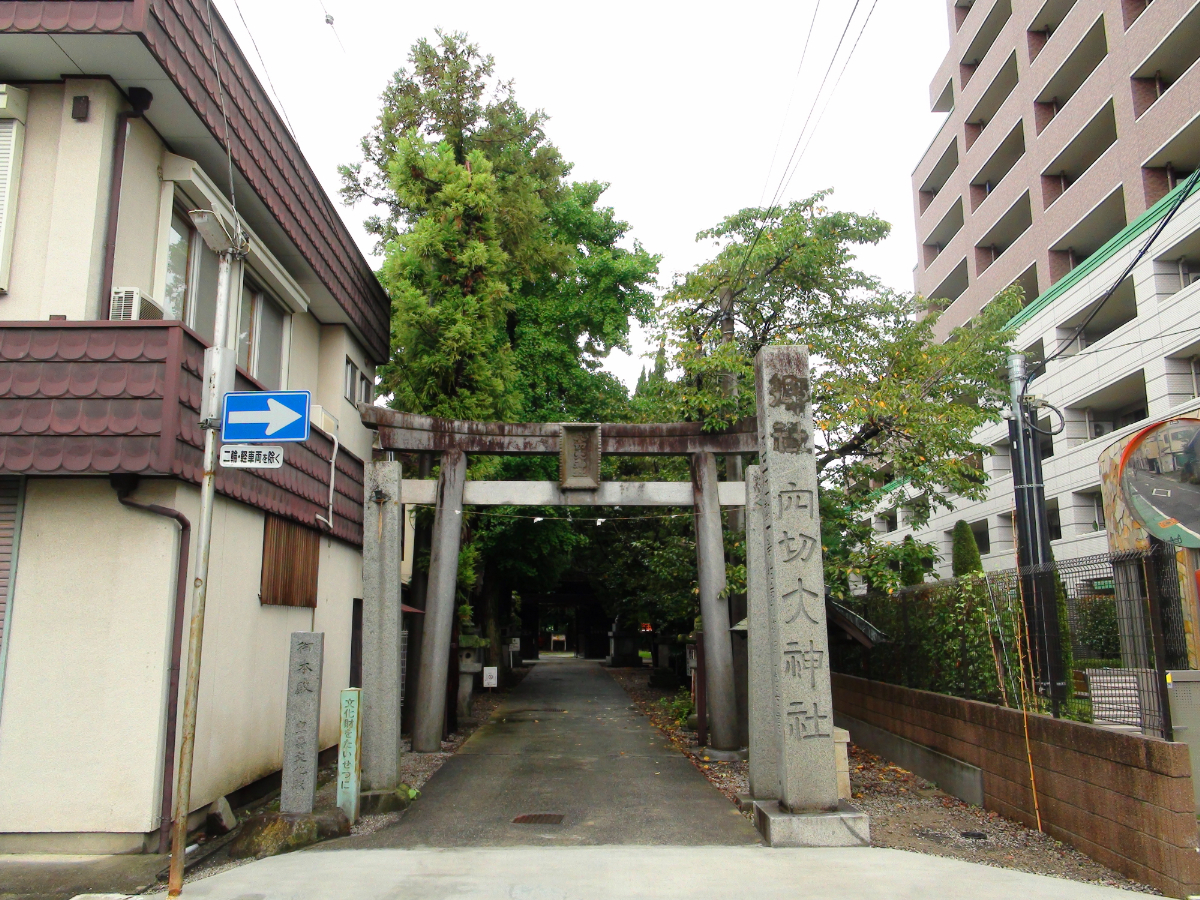 鳥居と社号標