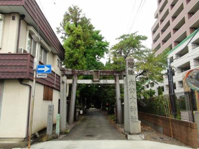 穴切大神社 鳥居と社号標