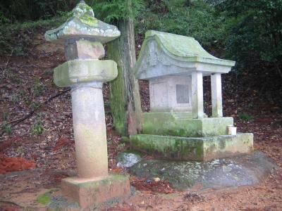 祭宮社(御左口神社) 石祠