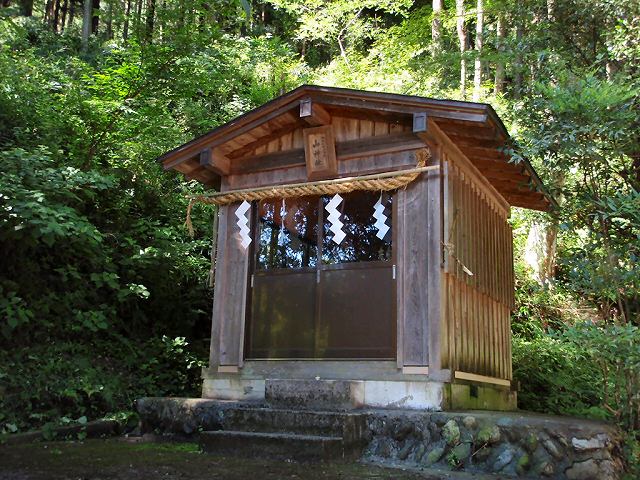 摂社の山神社