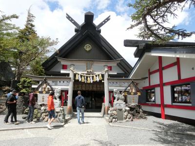 冨士山小御嶽神社 鳥居と社殿