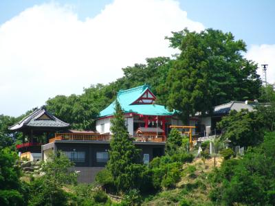 差出磯大嶽山神社 鳥居と拝殿